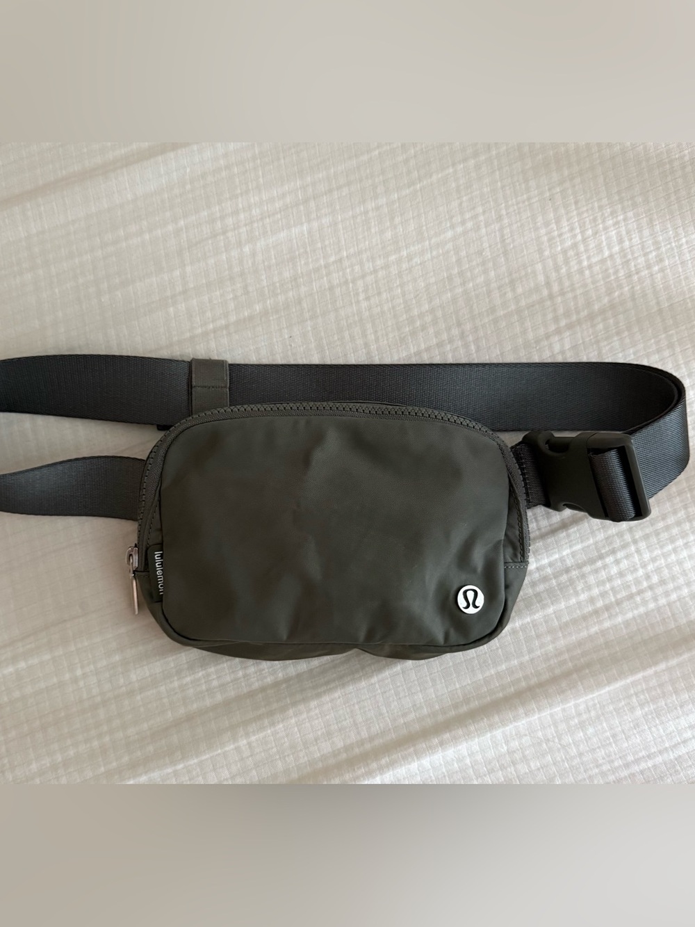 lululemon athletica everywhere belt bag in Olive Green- 1 L- Fanny Pack- GUC